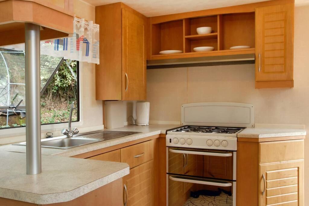 Violet Mays Retreat Starcross ภายนอก รูปภาพ
